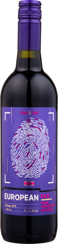 Semi-sweet red grape wine 